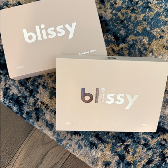 Blissy Silk Set - Picture 2 of 4